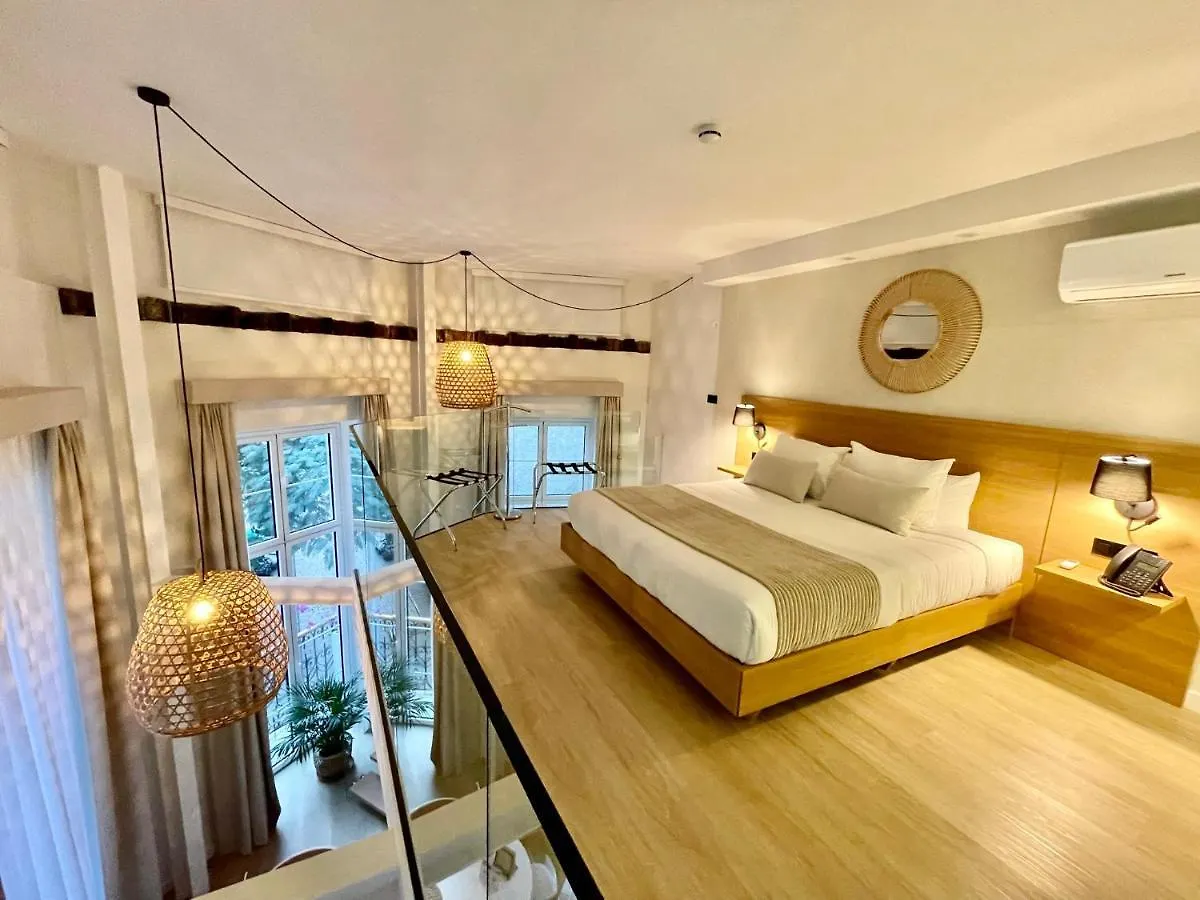 Hotel Emblematico Hi Suites contacts